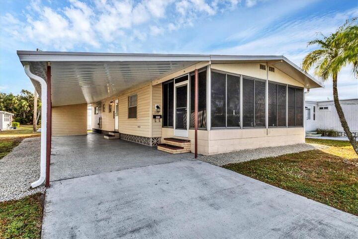 Property Photo: 1212 45th Avenue E FL 34222