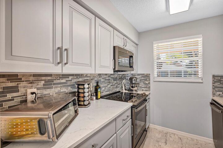 Property Photo: 4876 Tangerine Avenue 4876 FL 32792