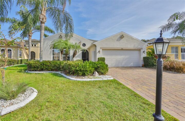 Property Photo: 818 King Leon Way FL 33573