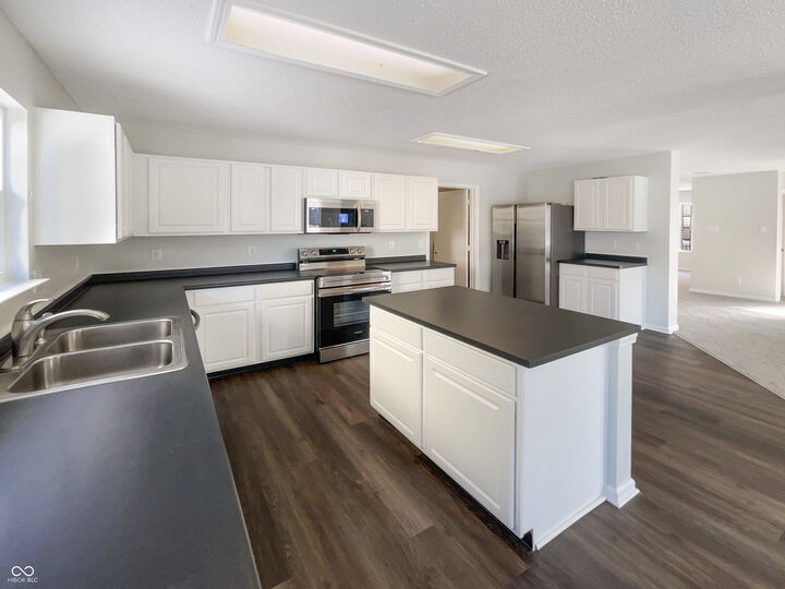 Property Photo:  2264 Edgewater Circle  IN 46168 