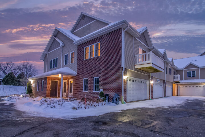 327 E Clay St 21  Whitewater WI 53190 photo