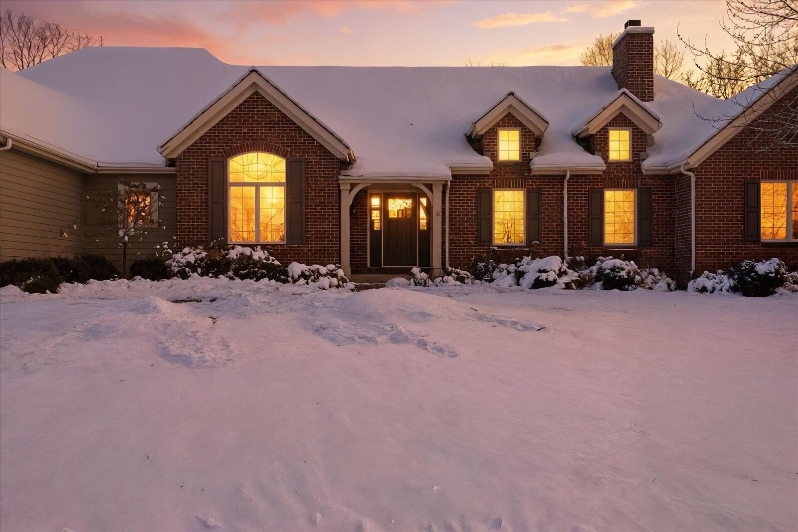 Property Photo: 601 N Thornbush Cir WI 53029