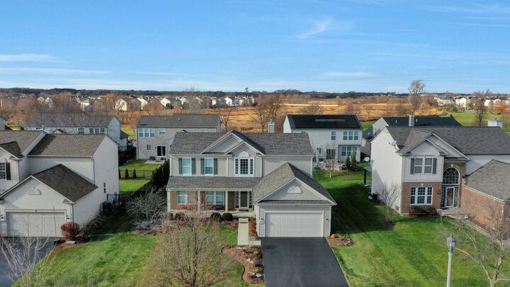 Property Photo: 3121 Drury Lane IL 60110