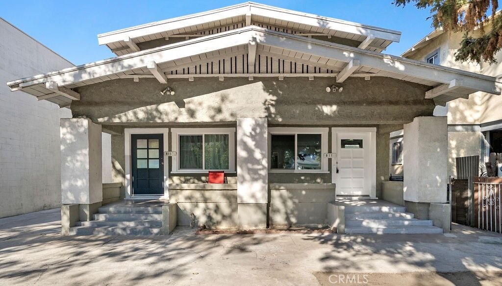 Property Photo:  911 W 40th  CA 90037 