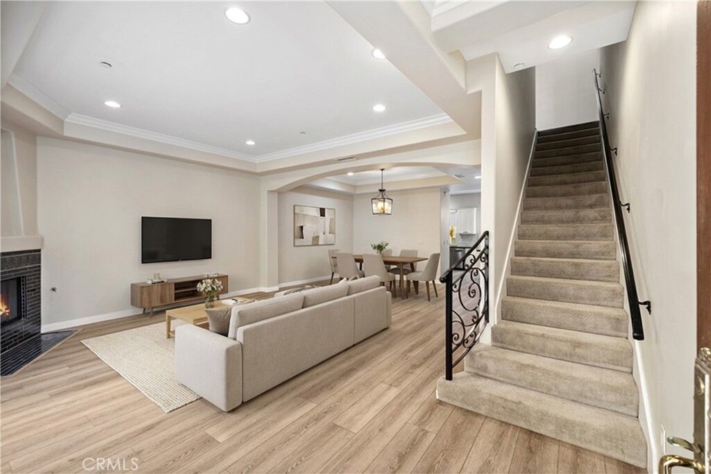 Property Photo:  14535 Margate Street 13  CA 91411 