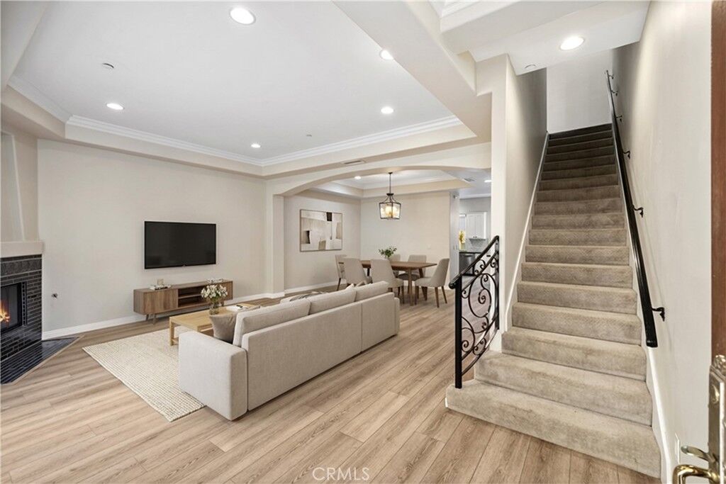 Property Photo:  14535 Margate Street 13  CA 91411 