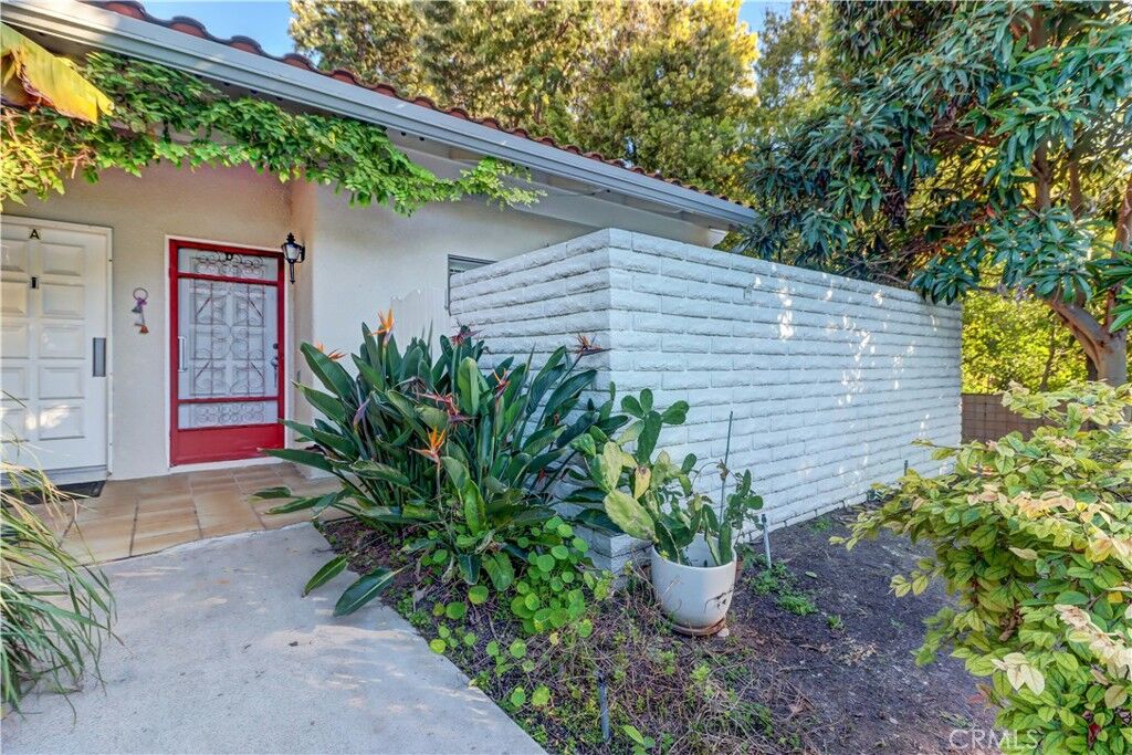 Property Photo: 2009 Via Mariposa D CA 92637