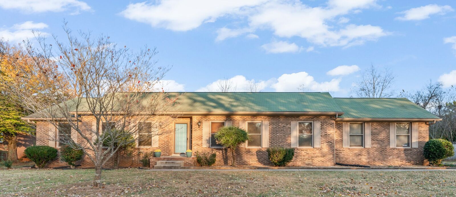 Property Photo:  2402 Wiltshire Dr  TN 37129 