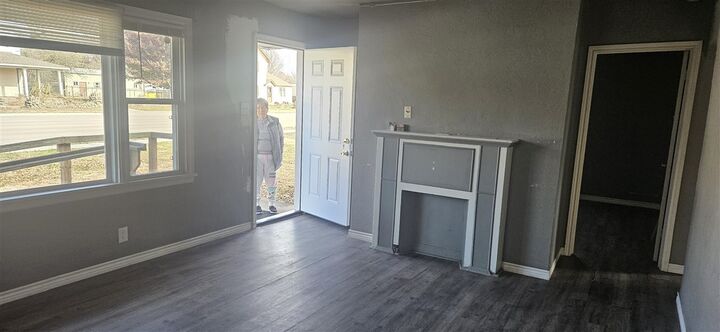 Property Photo:  1012 W Highland  OK 74601 