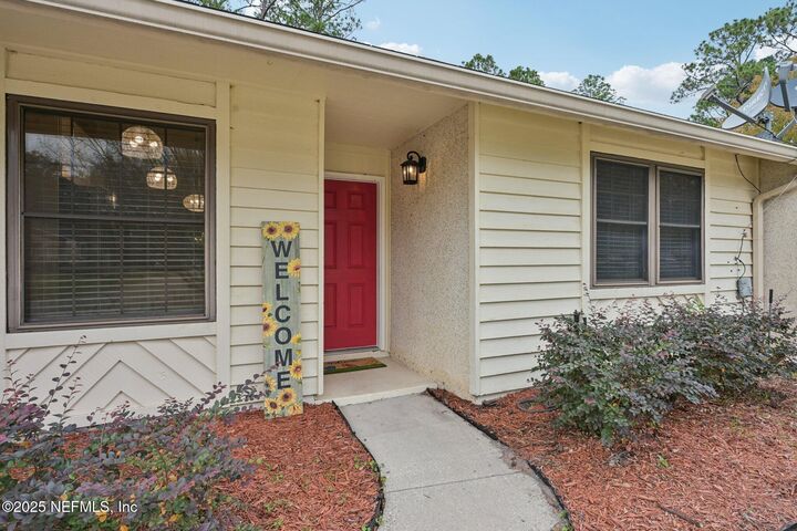 Property Photo: 3325 Excalibur Way FL 32223