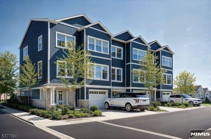 186 Canterbury Avenue  North Arlington NJ 07031 photo