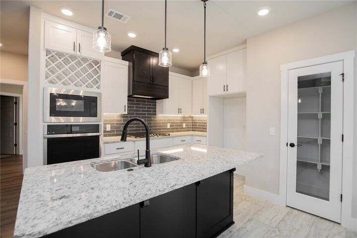 Property Photo: 7301 SW Basswood Avenue AR 72713