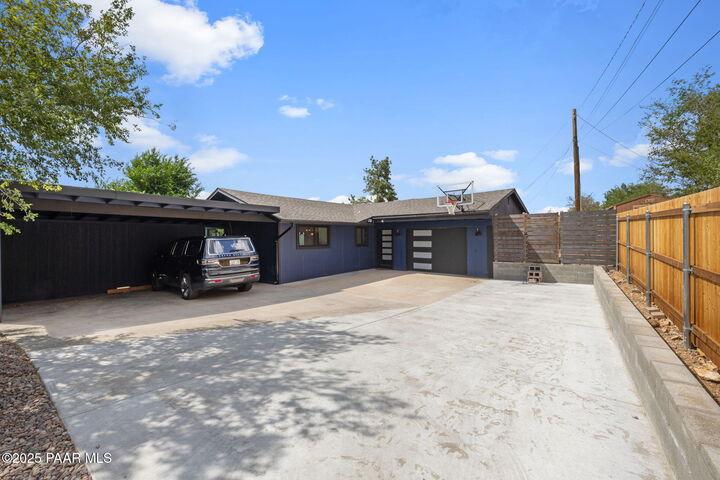 Property Photo: 253 S Willow Street AZ 86303