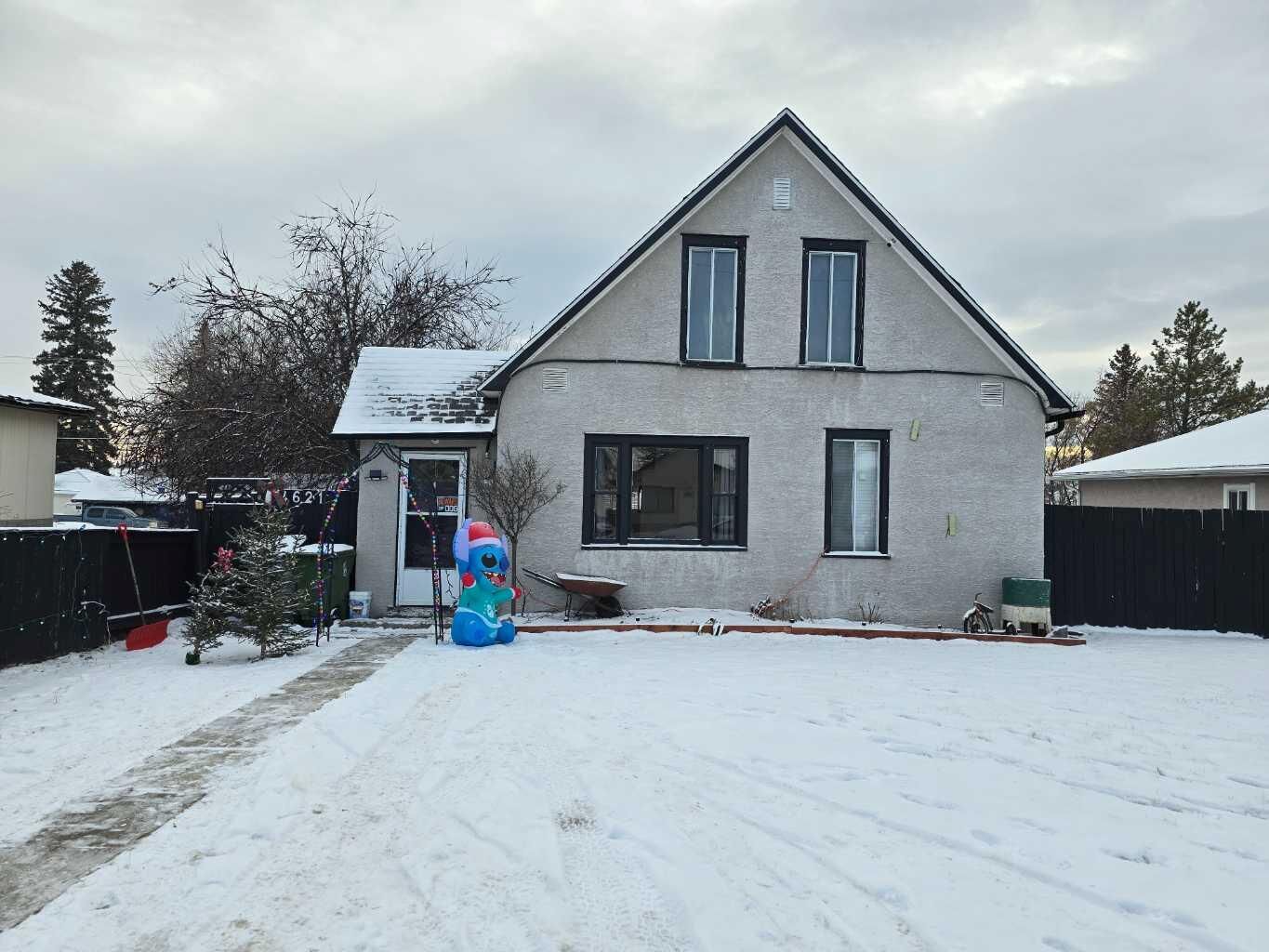 Property Photo: 4621 5 Avenue AB T7E 1C6