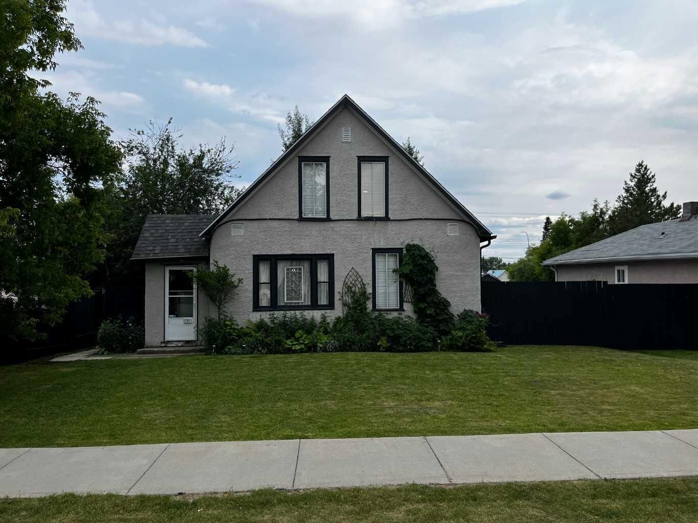 Photo de la propriété:  4621 5 Avenue  AB T7E 1C6 