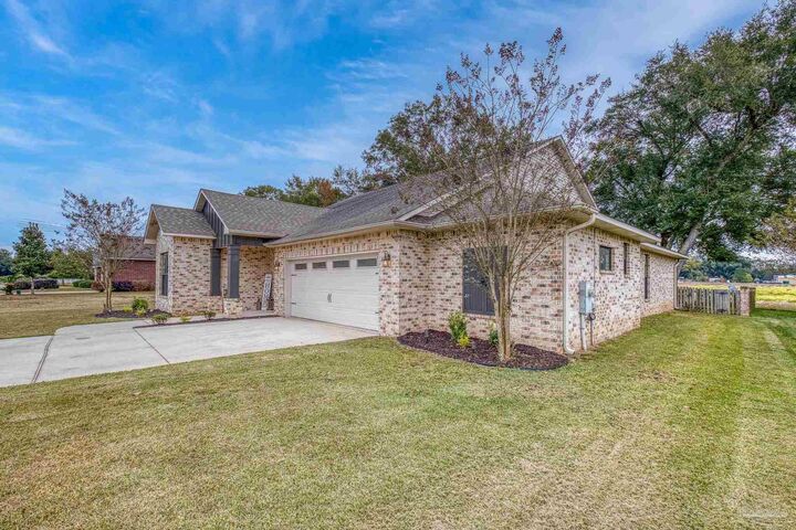 Property Photo: 5442 Southlake Dr FL 32571