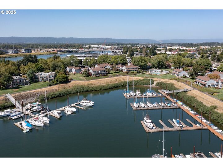 Property Photo: 615 N Tomahawk Island Dr OR 97217