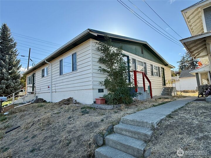 Property Photo: 304 W 6th WA 98926