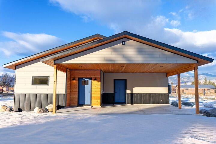 Property Photo: 7 Round Rock Lane WA 98862