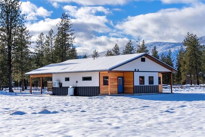 Property Photo: 7 Round Rock Lane WA 98862