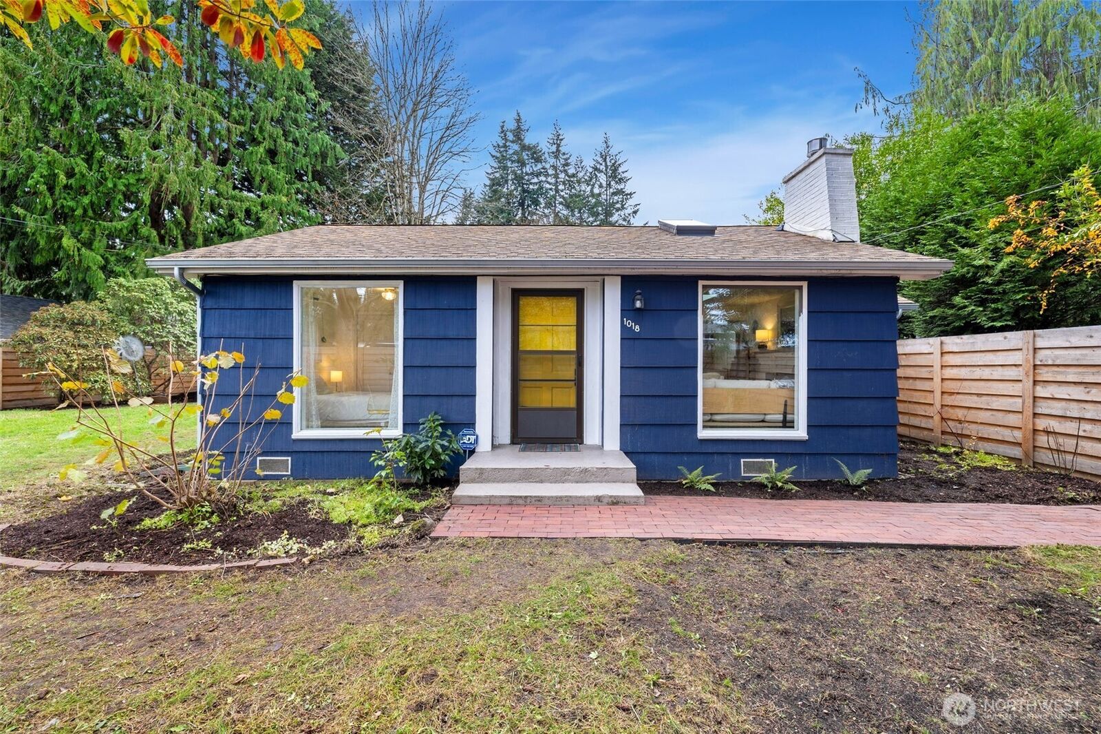 Property Photo: 1018 Walnut Street WA 98020