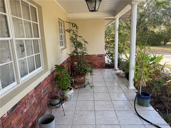 Property Photo: 9095 S Meredith Avenue FL 34436