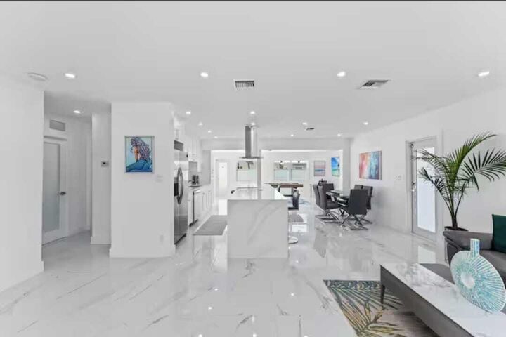 Property Photo: 1713 NE NE 7th Terrace NE FL 33305