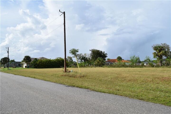Property Photo: 2137 NE 27th Street FL 33909