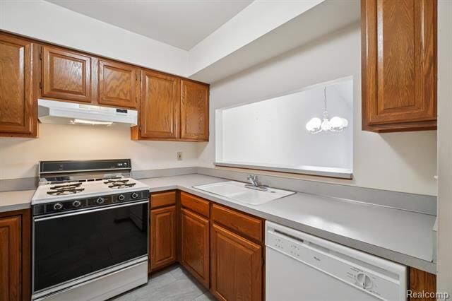 Property Photo:  2311 Heritage Pointe Drive  MI 48314 