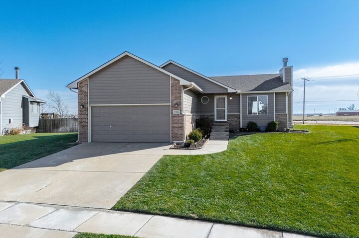 2326 S Rogers Ln  Wichita KS 67235 photo