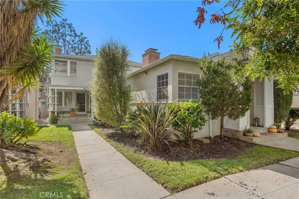Property Photo:  10372 Ashton Avenue  CA 90024 