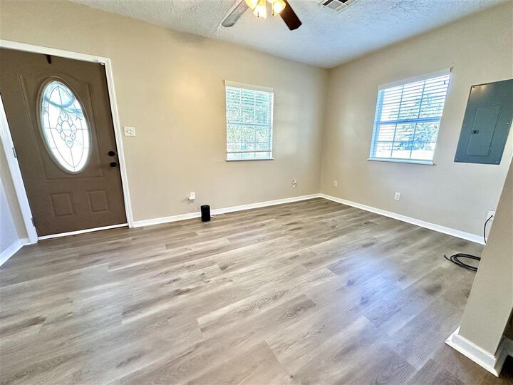 Property Photo: 1404 Lovejoy Street LA 70663