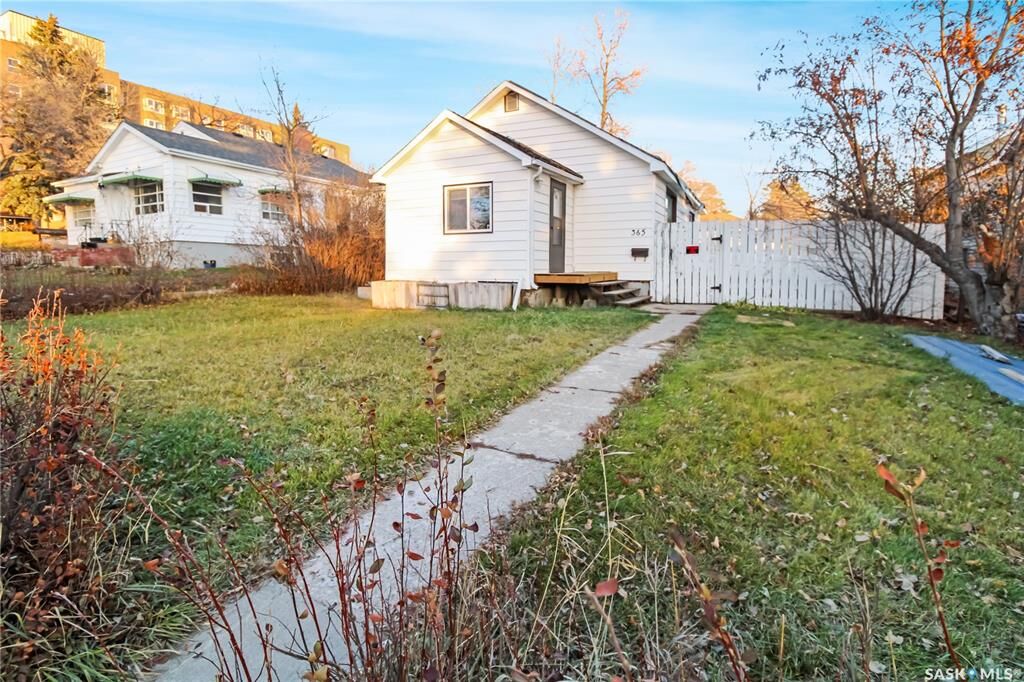 Property Photo: 365 3rd Avenue NE SK S9H 2G8