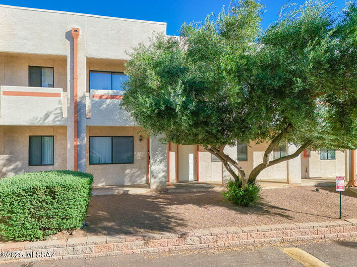 455 W Kelso Street Apt 103  Tucson AZ 85705 photo