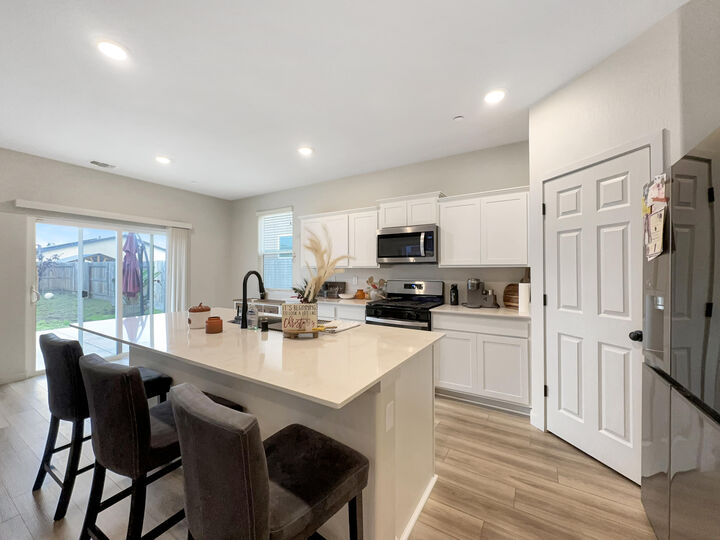 Property Photo: 1932 Justice Avenue CA 93274