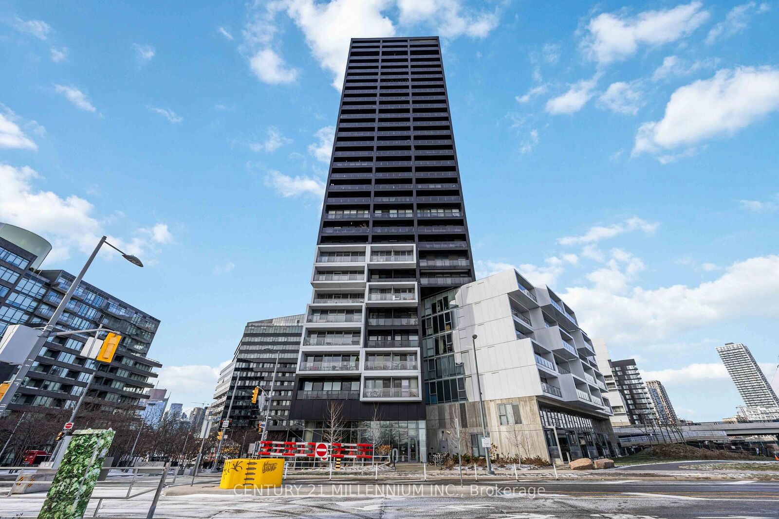 Property Photo:  170 Bayview Avenue 2409  ON M5A 0M4 