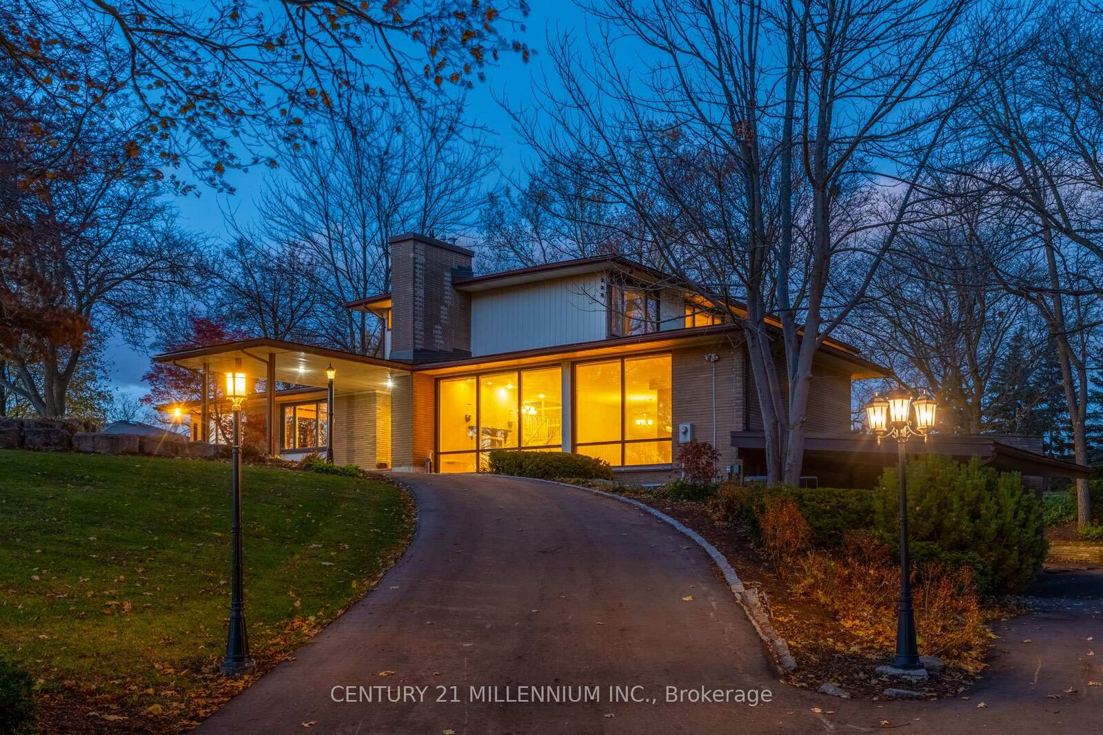 Property Photo:  200 Main Street S  ON L6W 2E2 