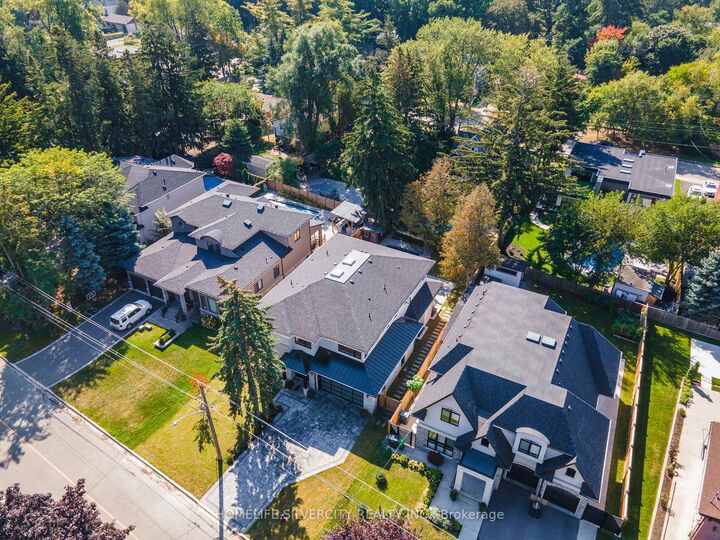 Photo de la propriété:  1610 Kenmuir Avenue  ON L5G 4B5 