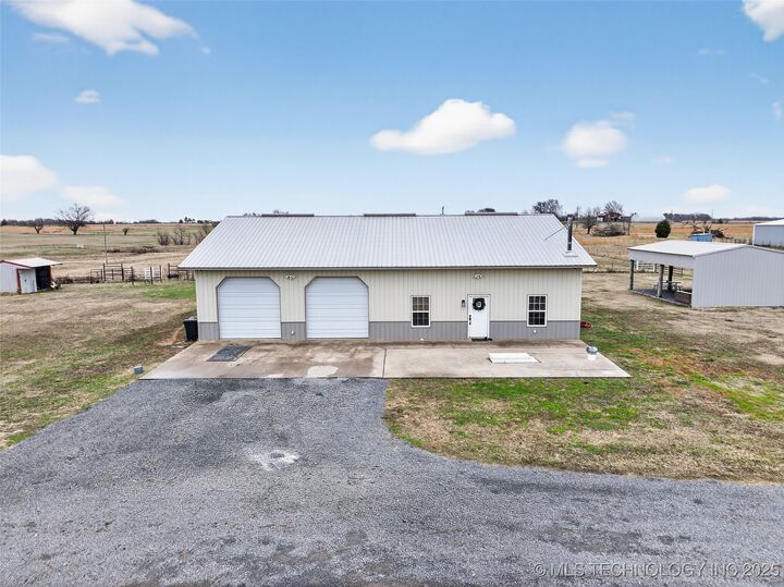 Property Photo: 29719 E 770 Road OK 74467