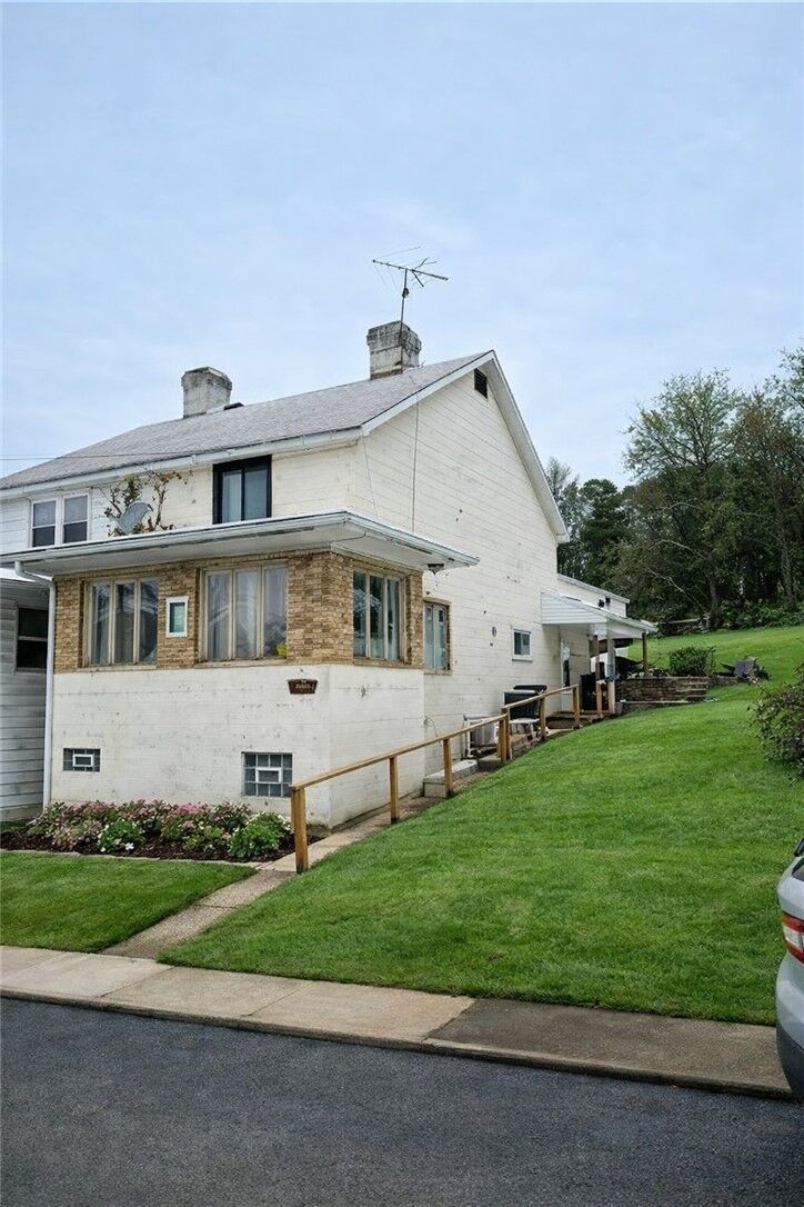 Property Photo:  123 Pine St  PA 15331 