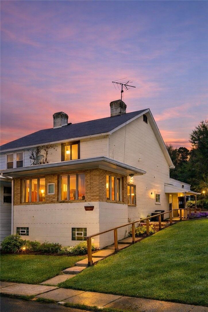 Property Photo:  123 Pine St  PA 15331 