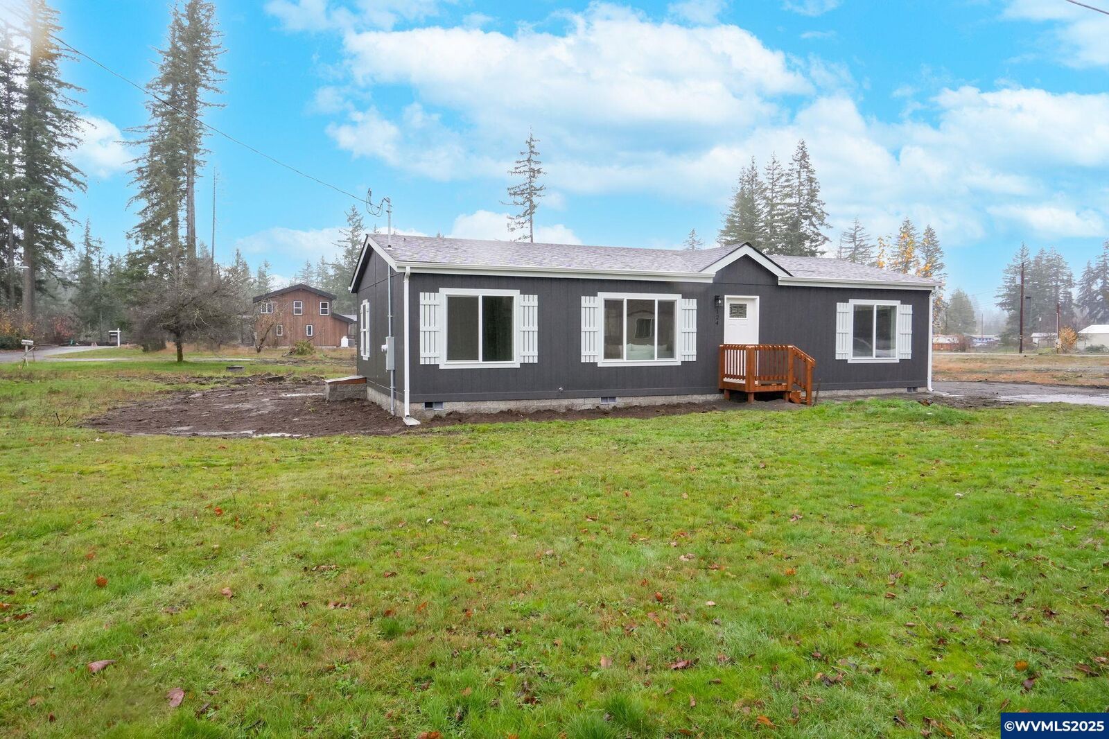 Property Photo: 124 Santiam St St OR 97346