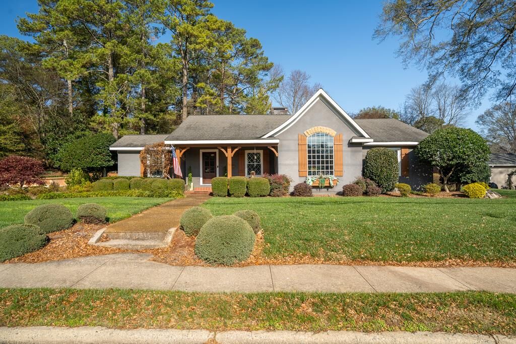 Property Photo:  704 Walnut Avenue  GA 30720 