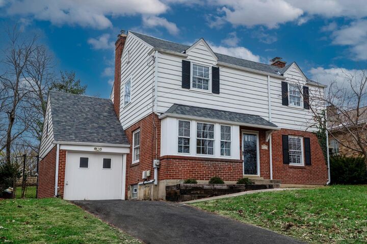 Property Photo: 1661 Sutton Avenue OH 45230