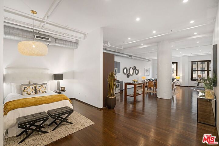 Property Photo: 1645 Vine St CA 90028