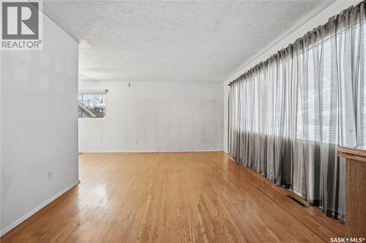 Property Photo: 38 Portland Crescent SK S4N 1Y1