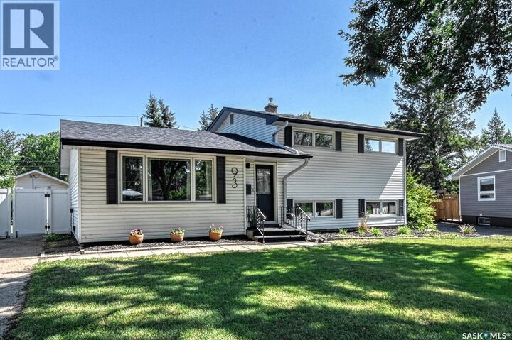 Property Photo: 93 Cardinal Crescent SK S4S 3H8