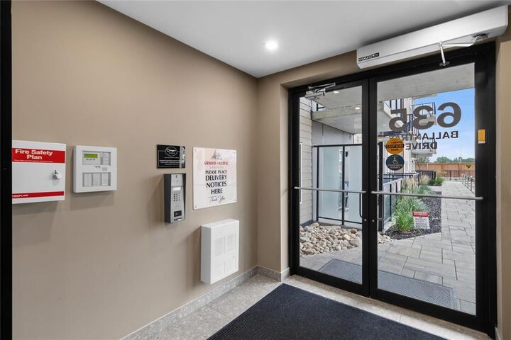 Property Photo: 635 Ballantrae Drive MB R3T 6K4