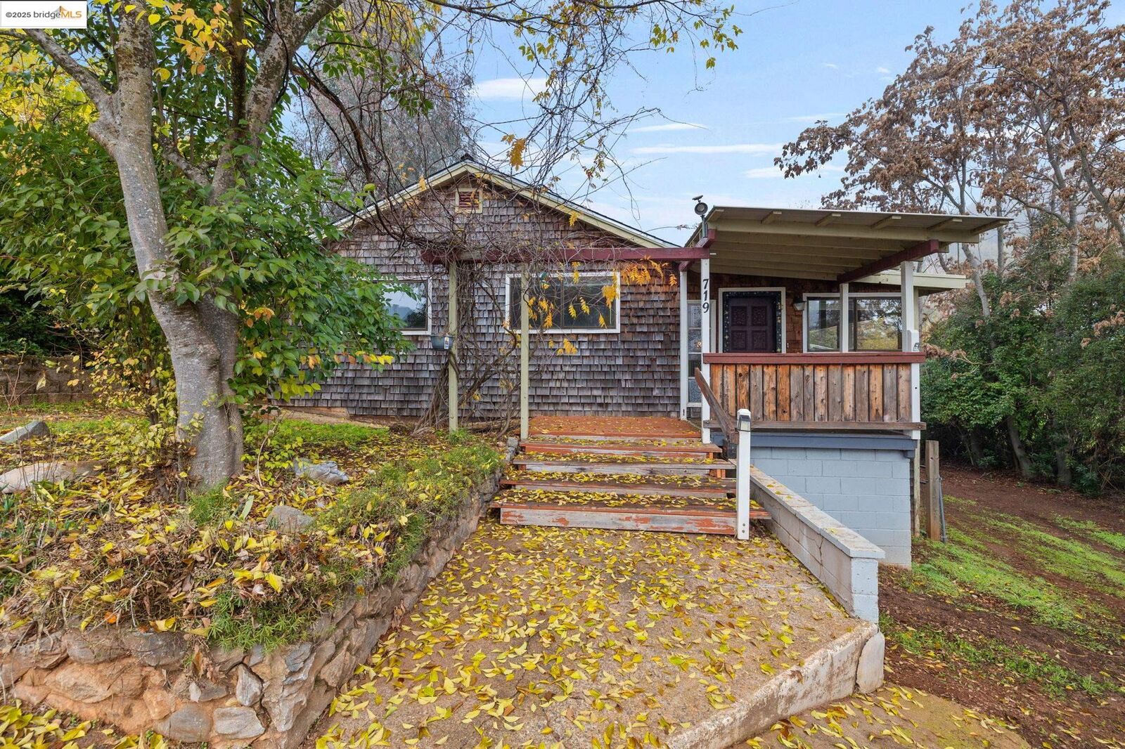 Property Photo: 719 Barretta St CA 95370