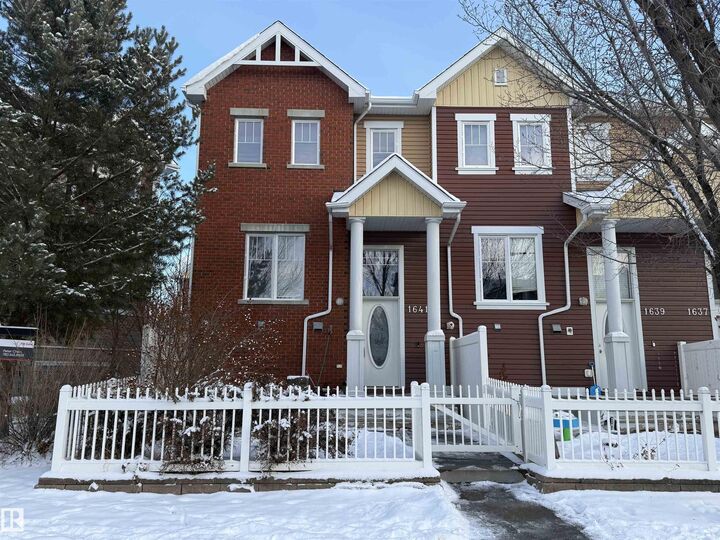 Property Photo: 1641 Towne Centre Boulevard NW AB T6R 0S3